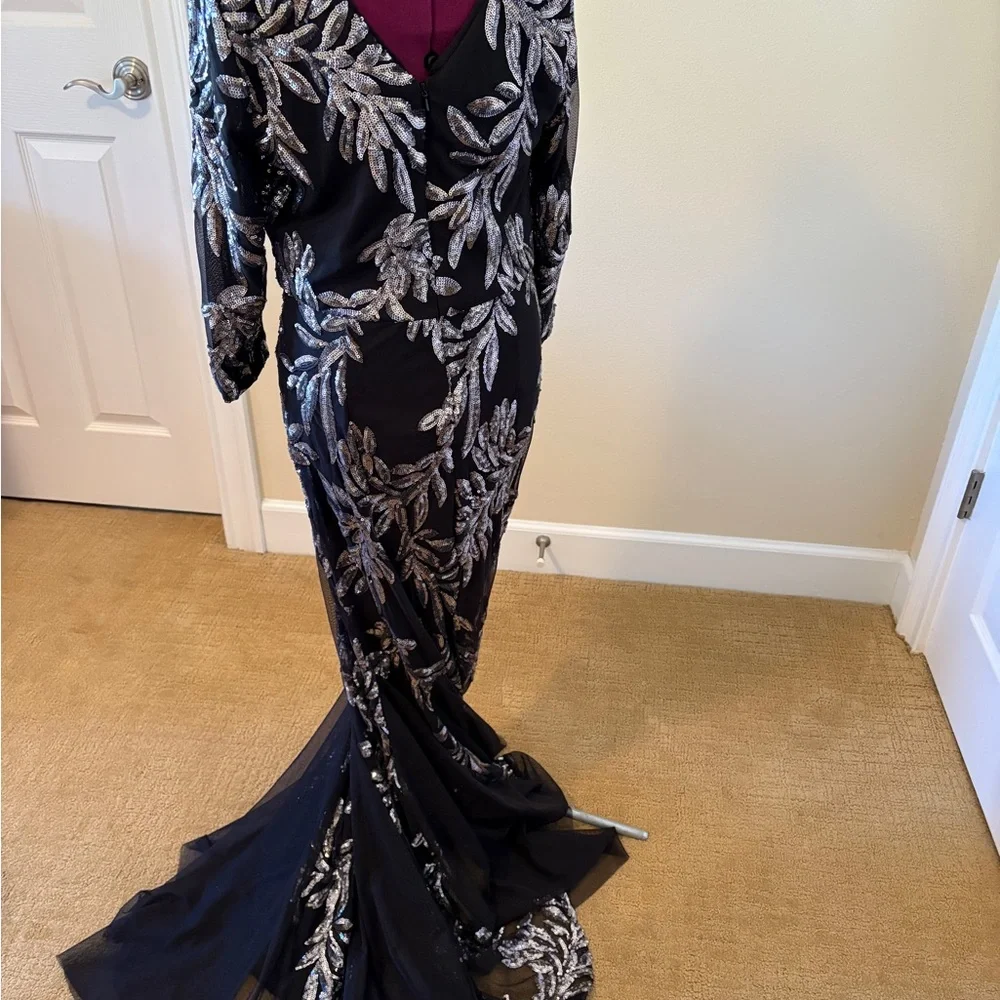 Elegant Black and Silver Sequin Evening Gown size 10, Perfect! - Picture 4 of 6
